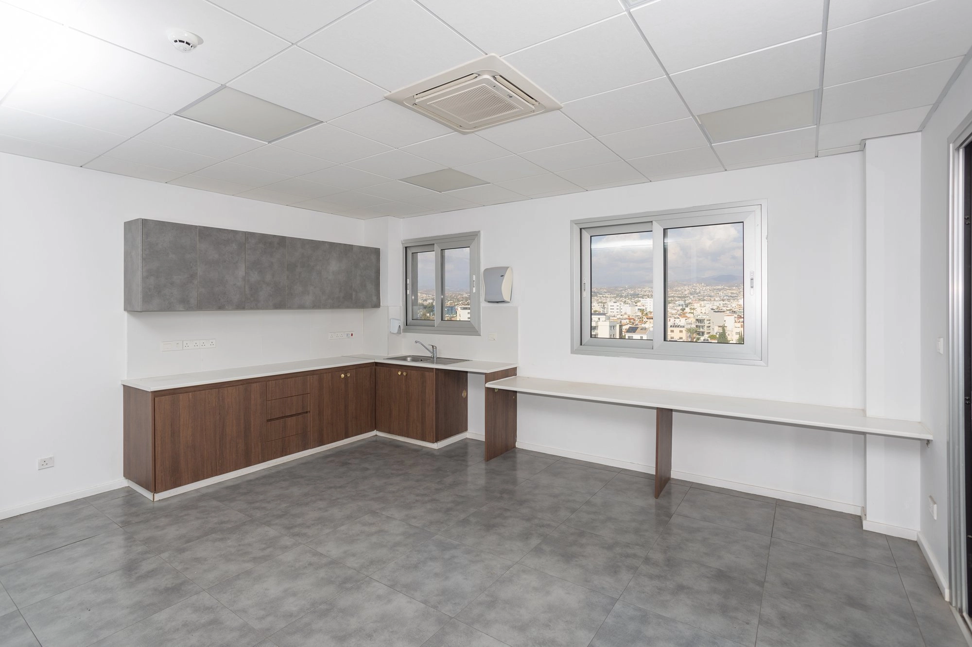 2000m² Building for Rent in Limassol – Apostolos Andreas