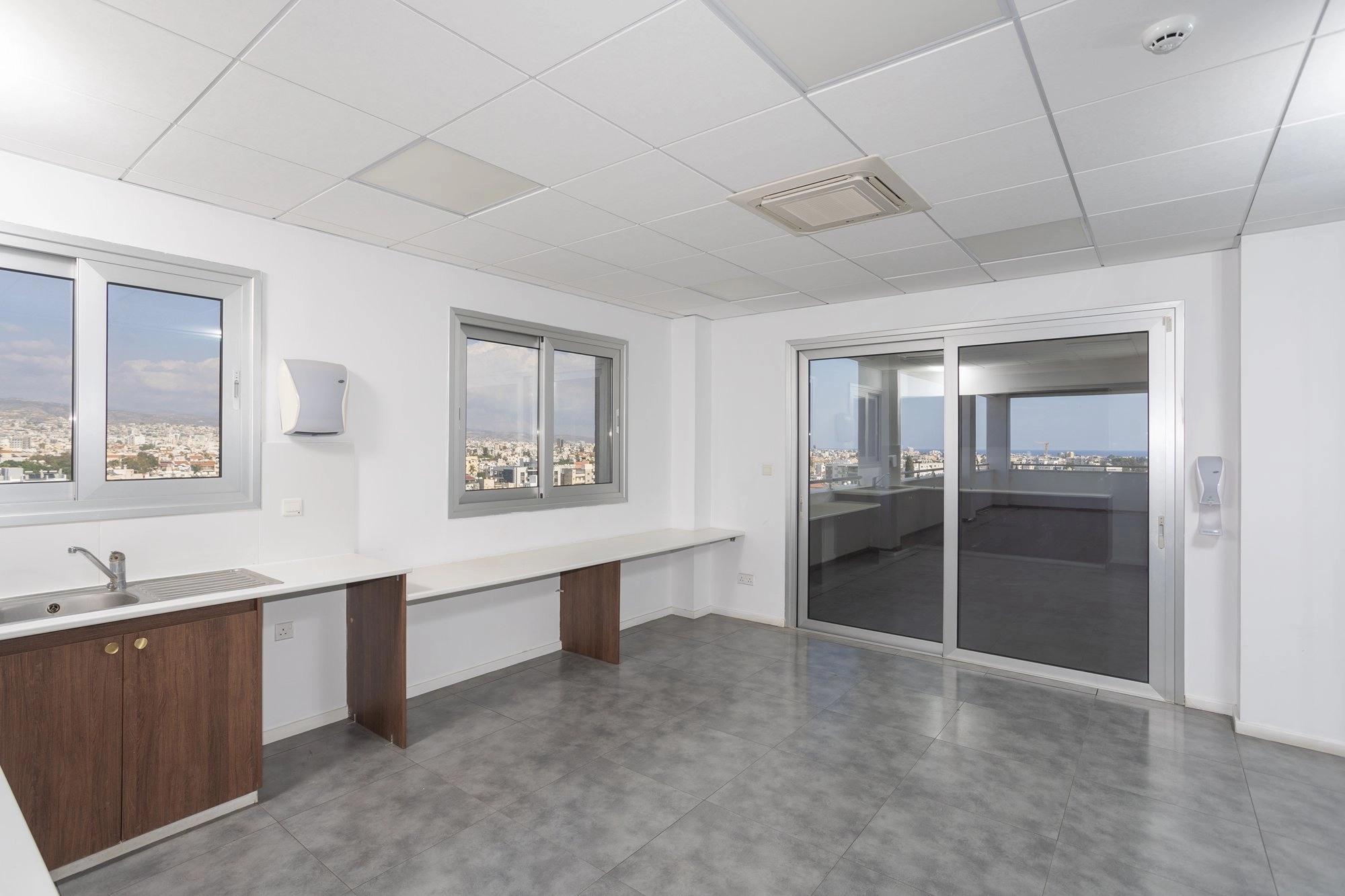 2000m² Building for Rent in Limassol – Apostolos Andreas