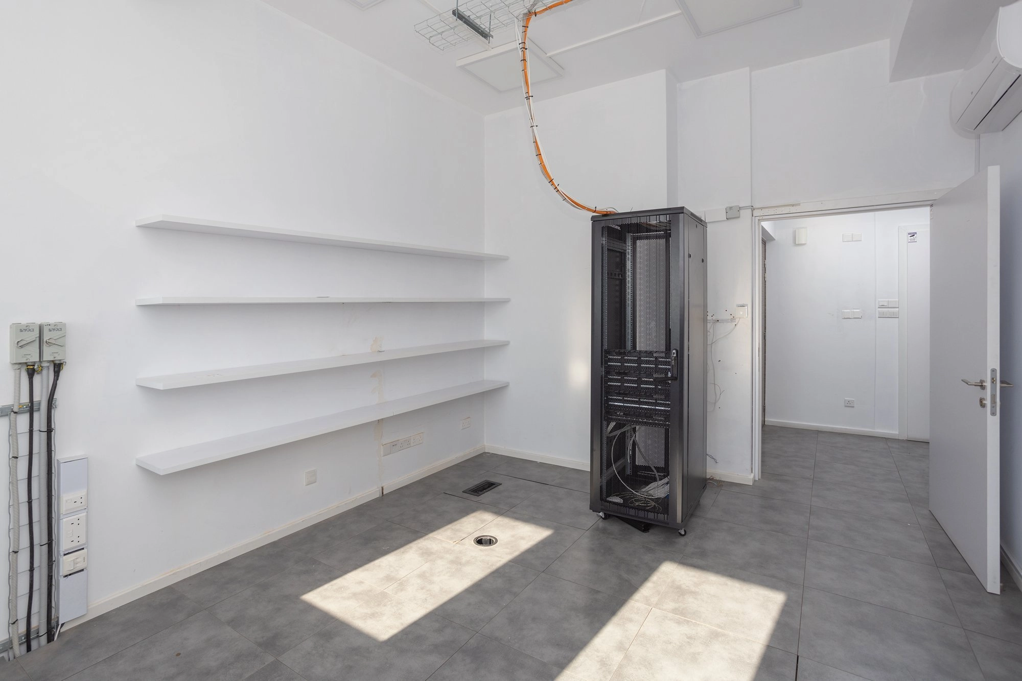 2000m² Building for Rent in Limassol – Apostolos Andreas