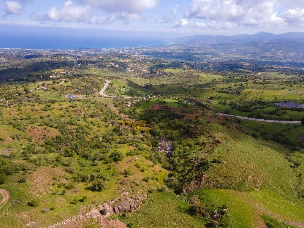13,975m² Plot for Sale in Drouseia, Paphos District