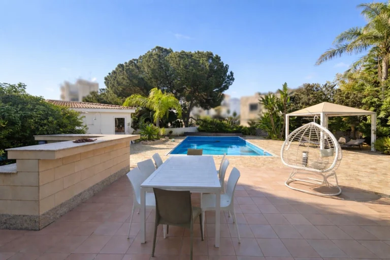 5 Bedroom House for Sale in Strovolos, Nicosia District