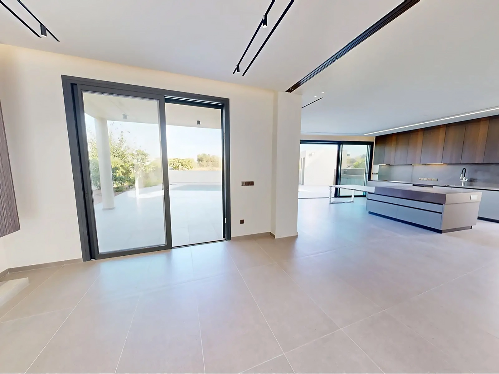 5 Bedroom House for Sale