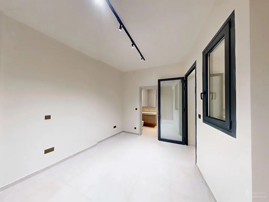 5 Bedroom House for Sale