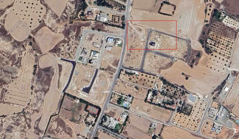 640m² Plot for Sale