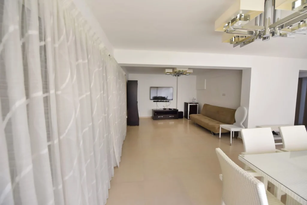 5 Bedroom House for Sale