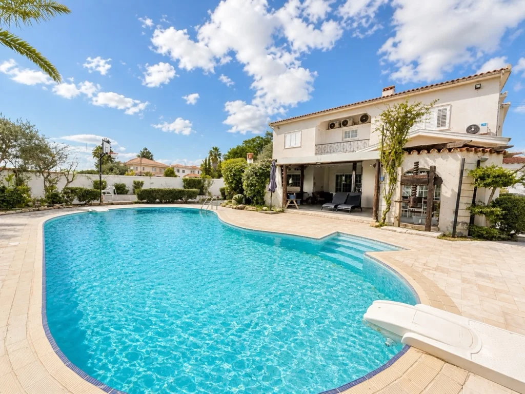 4 Bedroom House for Sale