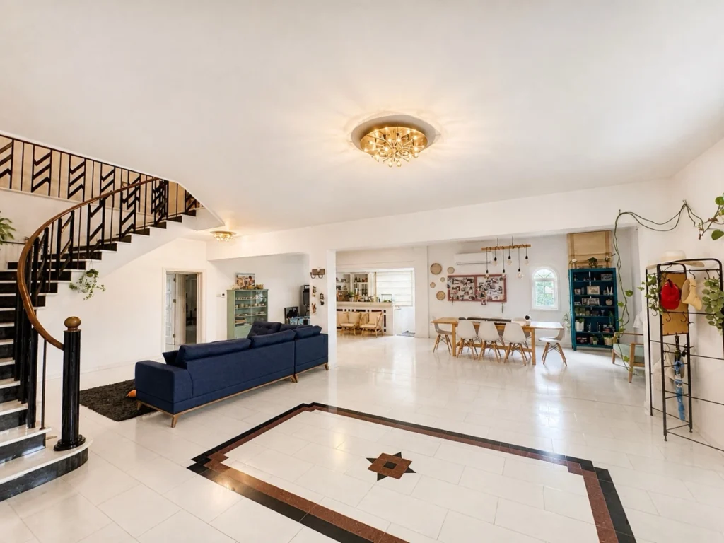 4 Bedroom House for Sale