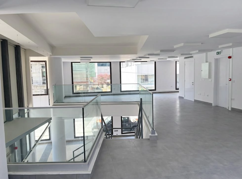189m² Office for Rent