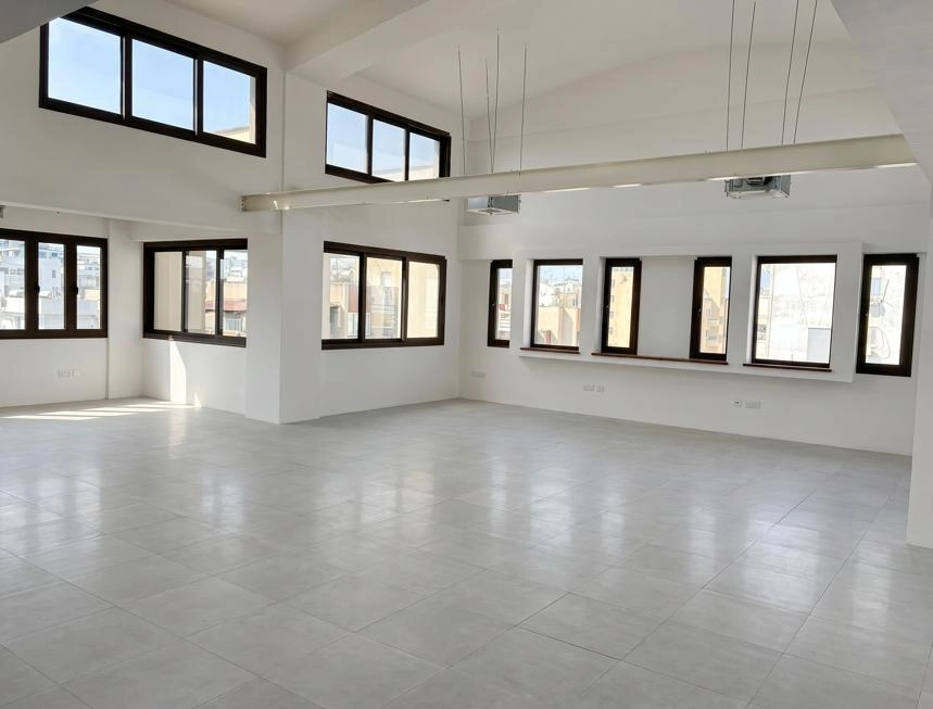 189m² Office for Rent