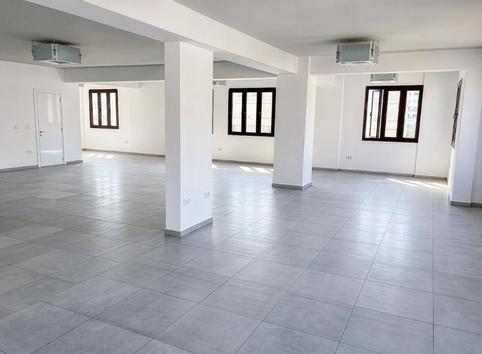 189m² Office for Rent