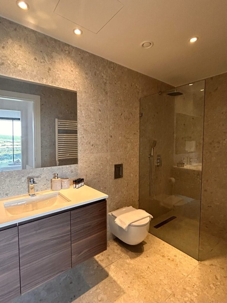 2 Bedroom Apartment for Rent in Agios Tychonas, Limassol District