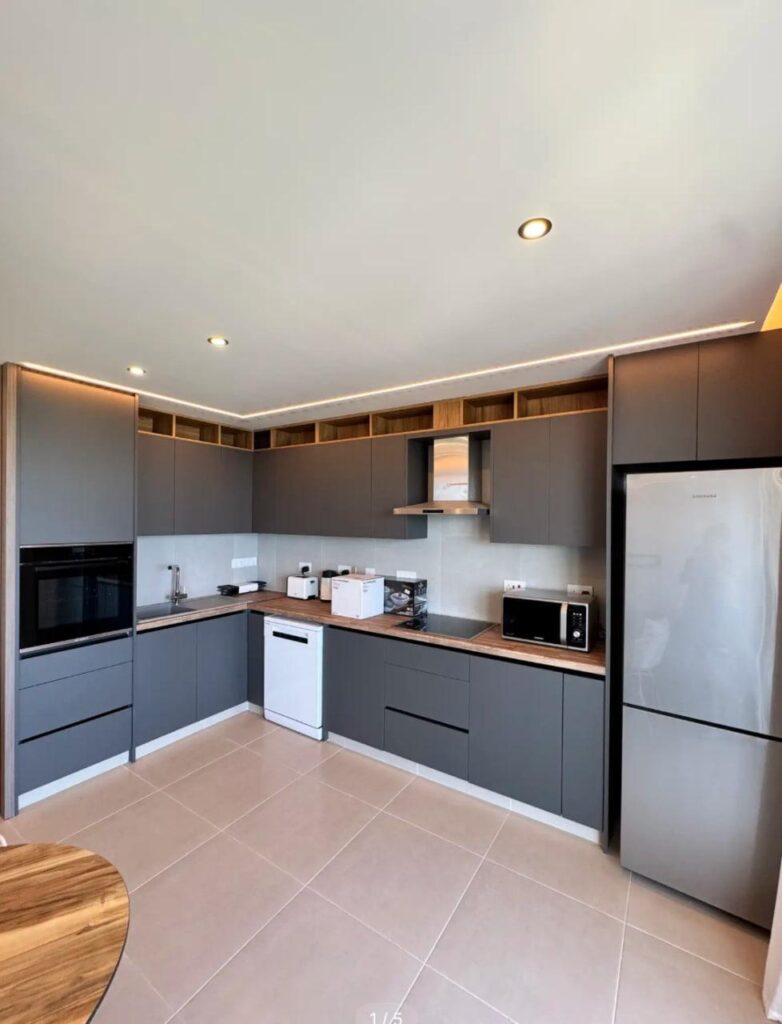 2 Bedroom Apartment for Rent in Limassol – Sea Front, Molos