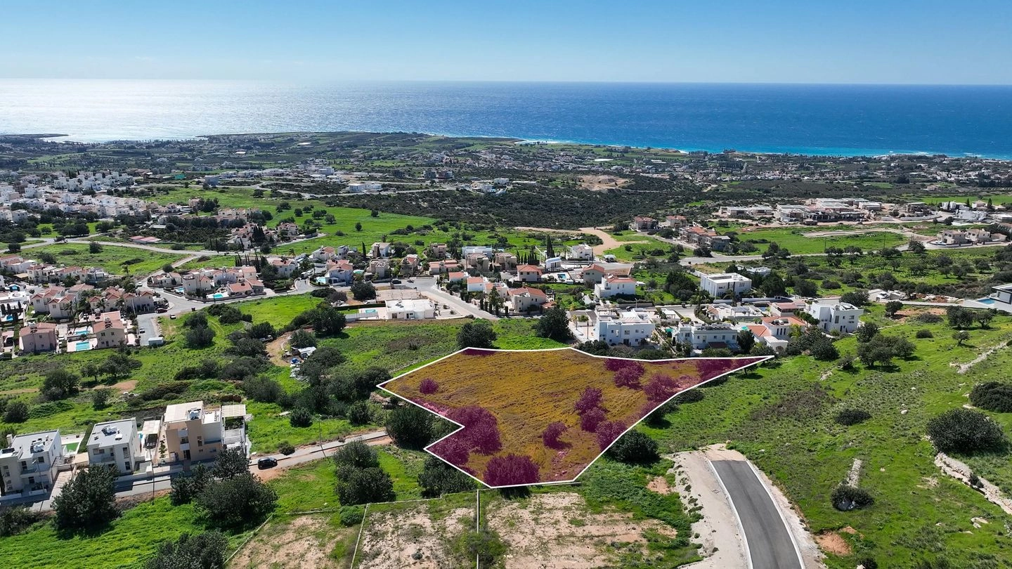 5,352m² Plot for Sale in Peyia, Paphos District