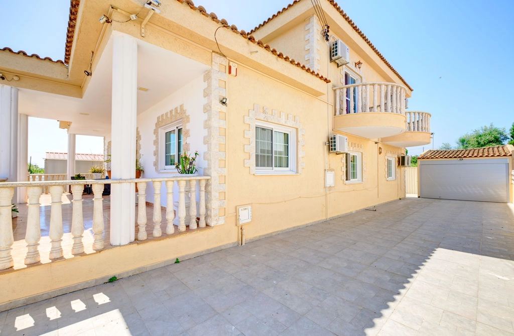 4 Bedroom House for Sale in Ormideia, Larnaca District