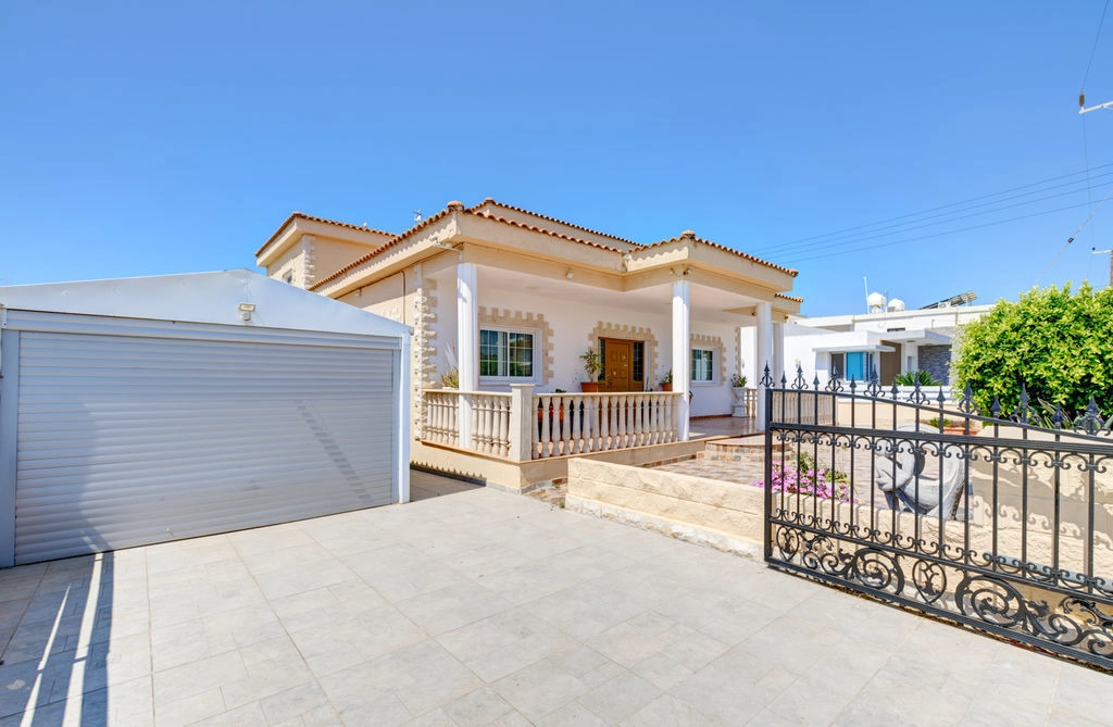 4 Bedroom House for Sale in Ormideia, Larnaca District