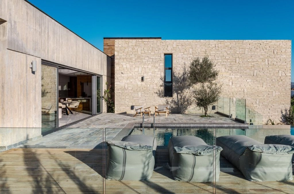 4 Bedroom House for Sale in Peyia, Paphos District