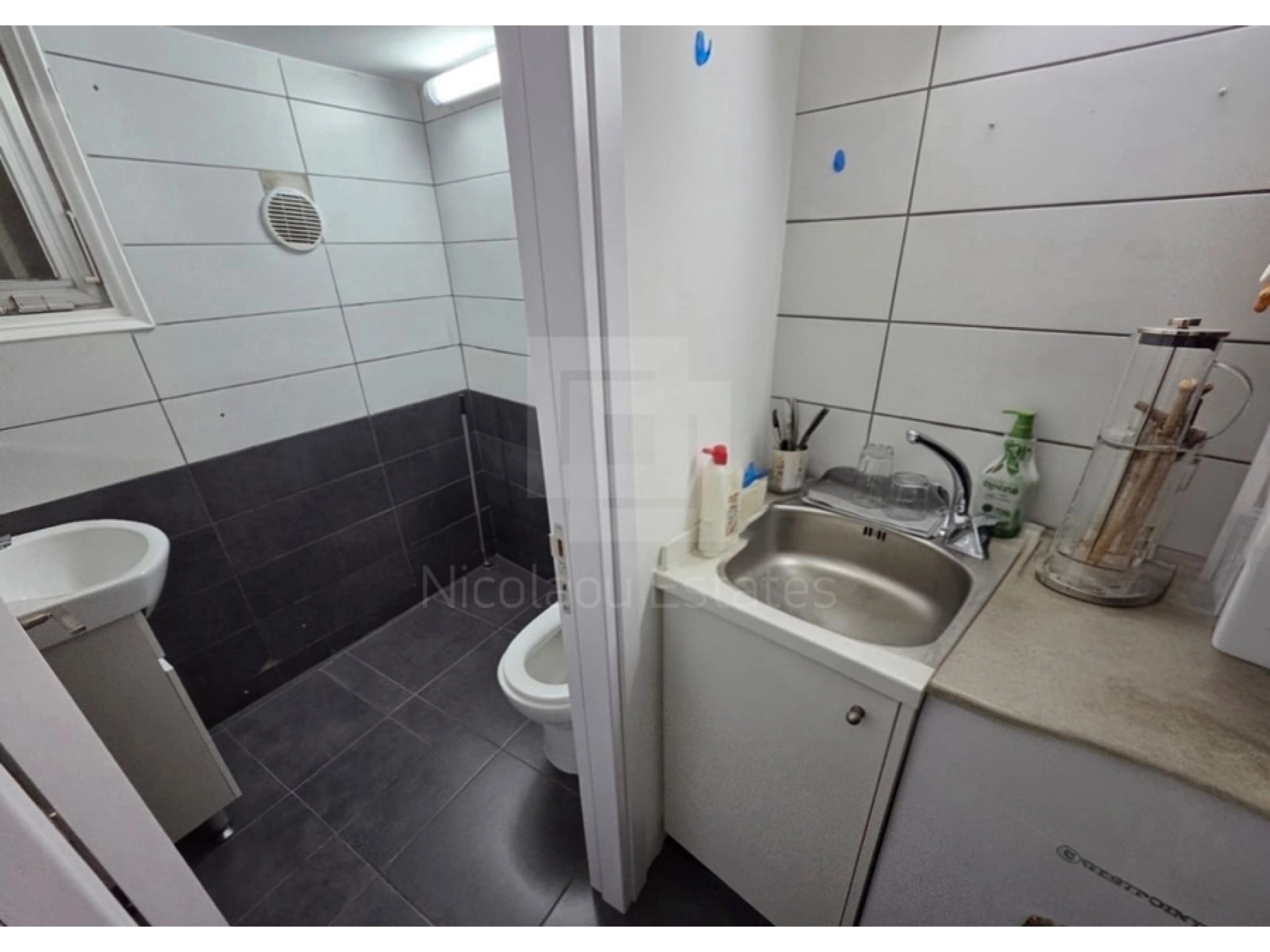 79m² Office for Rent in Limassol District