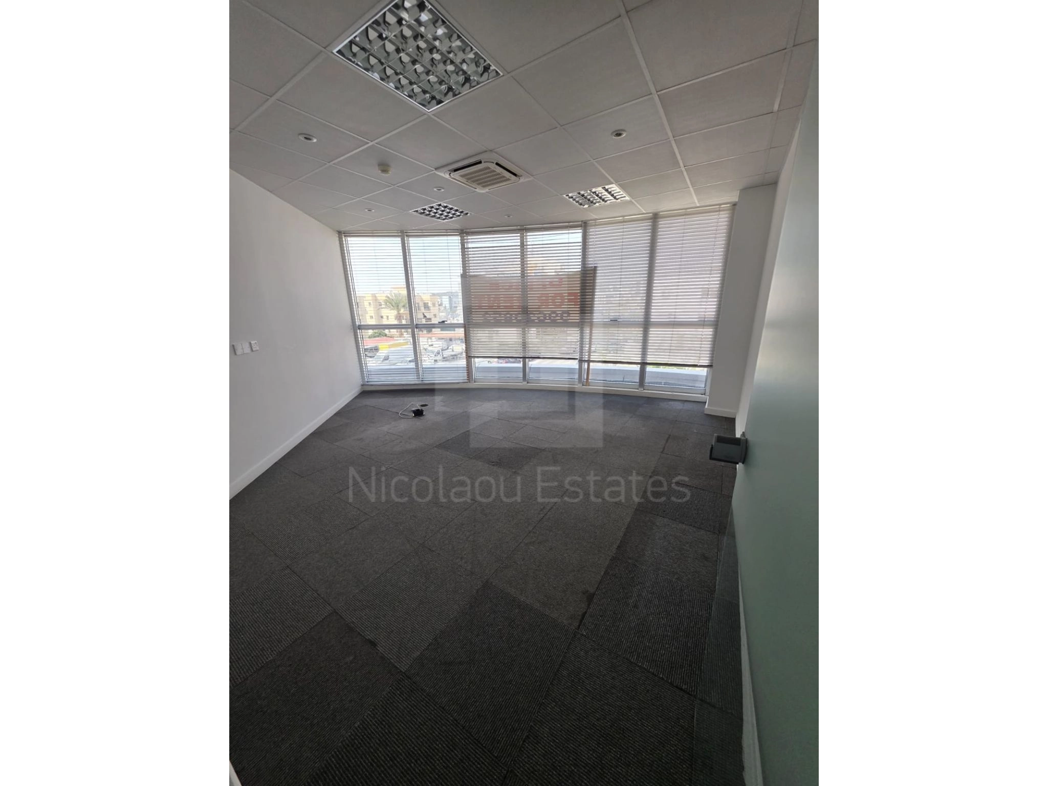 400m² Office for Rent in Limassol District