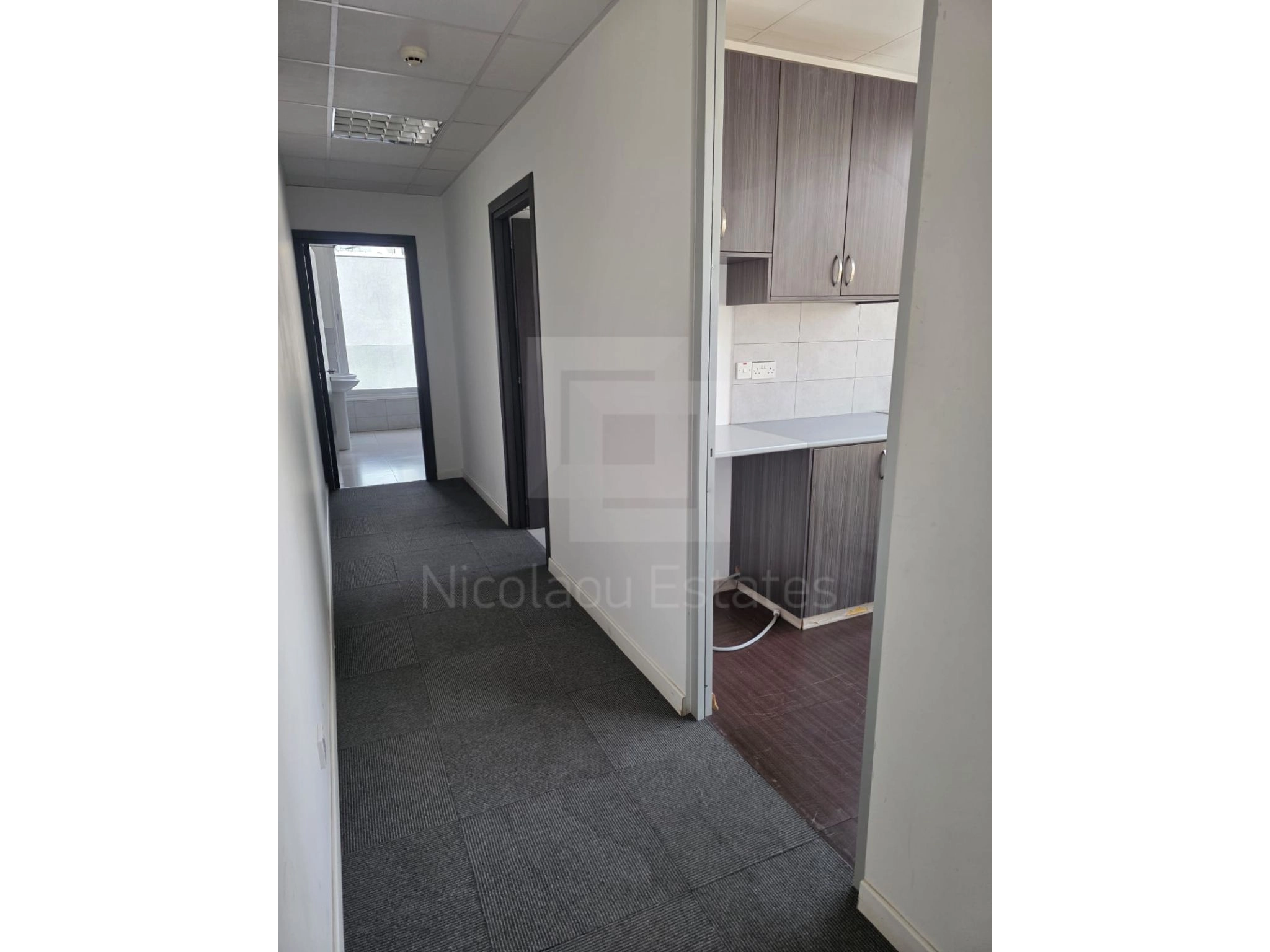 400m² Office for Rent in Limassol District