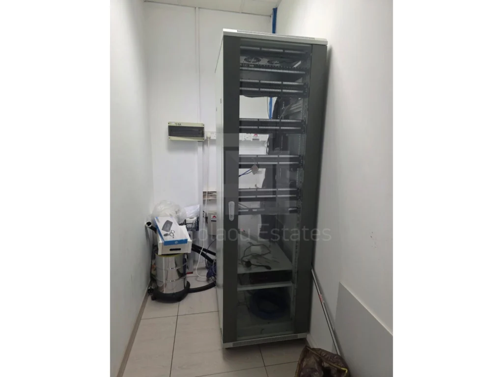 400m² Office for Rent in Limassol District