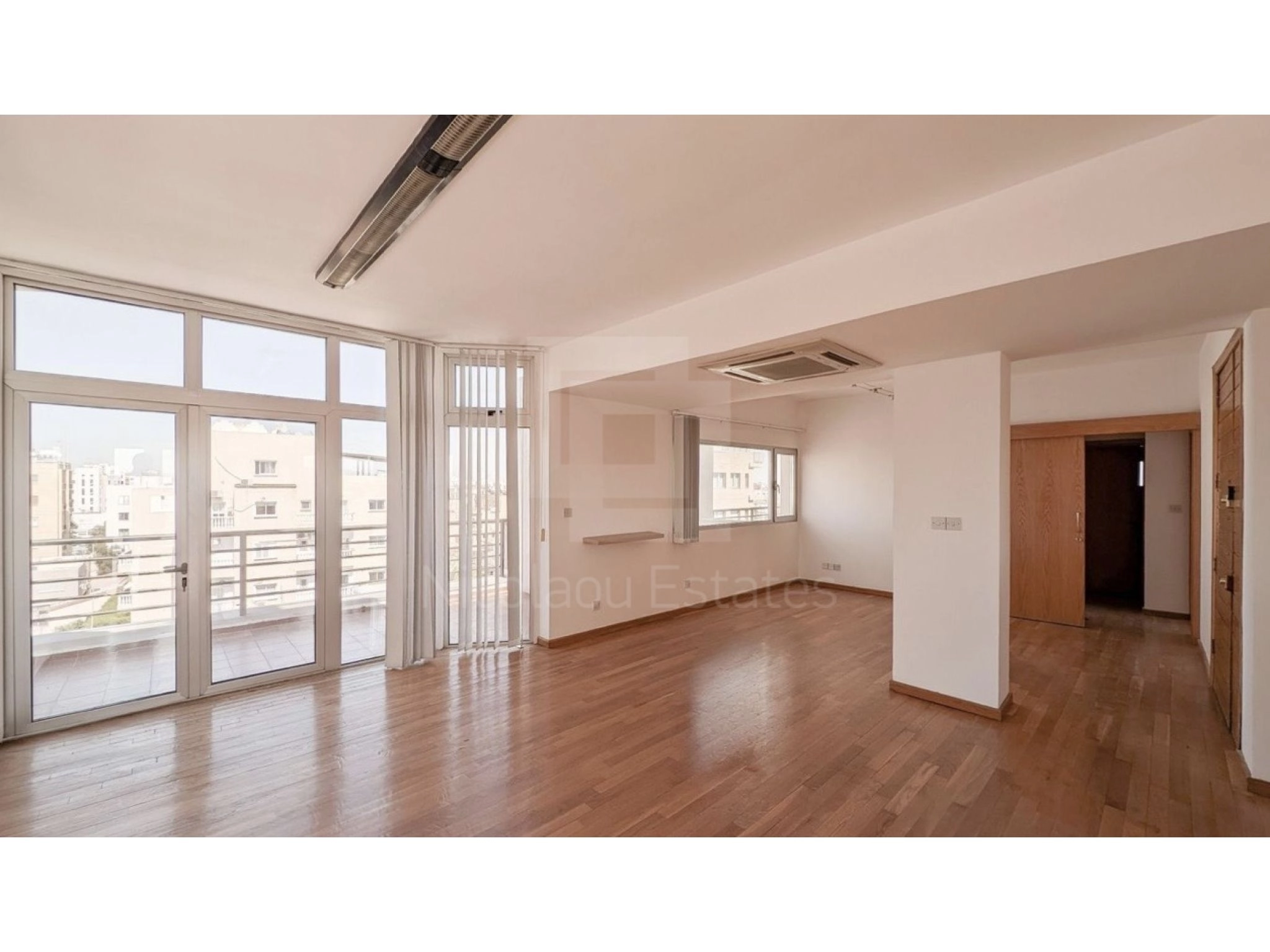 976m² Building for Sale in Strovolos, Nicosia District