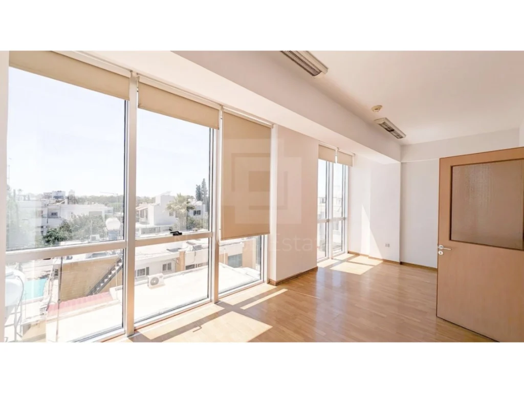 976m² Building for Sale in Strovolos, Nicosia District