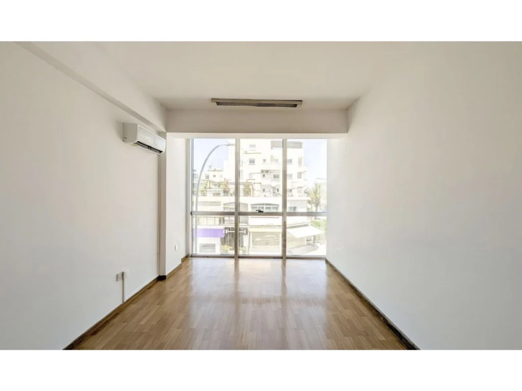 976m² Building for Sale in Strovolos, Nicosia District