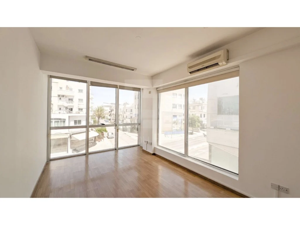 976m² Building for Sale in Strovolos, Nicosia District
