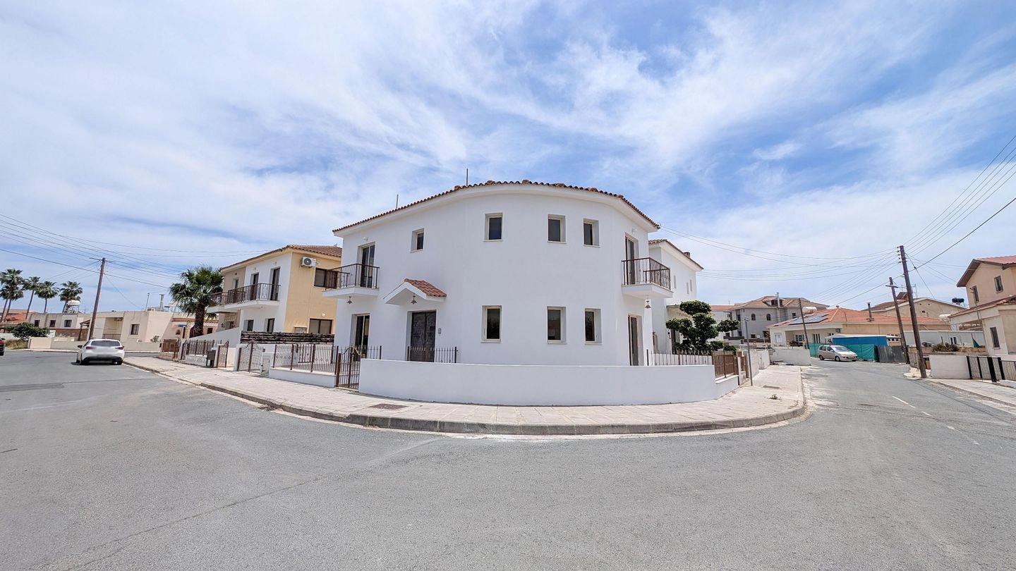 3 Bedroom House for Sale in Aradippou, Larnaca District