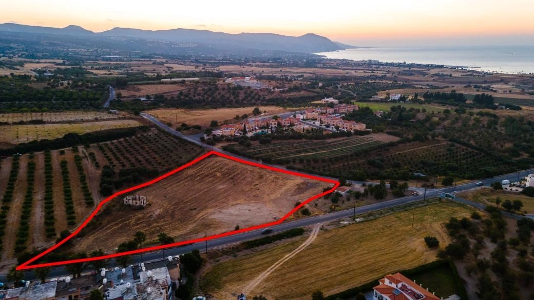 13,676m² Plot for Sale in Prodromi, Paphos District