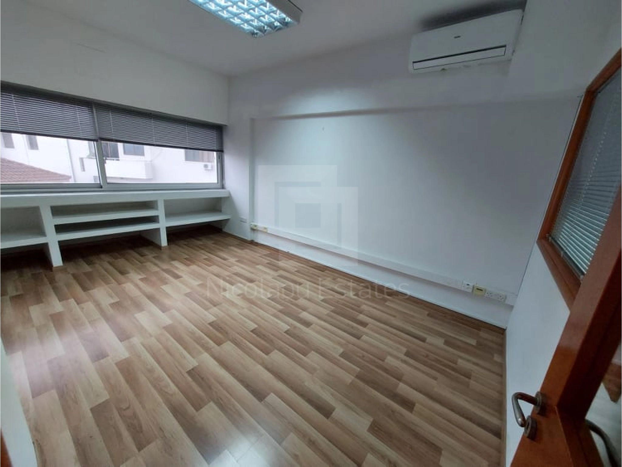 100m² Office for Rent in Limassol District