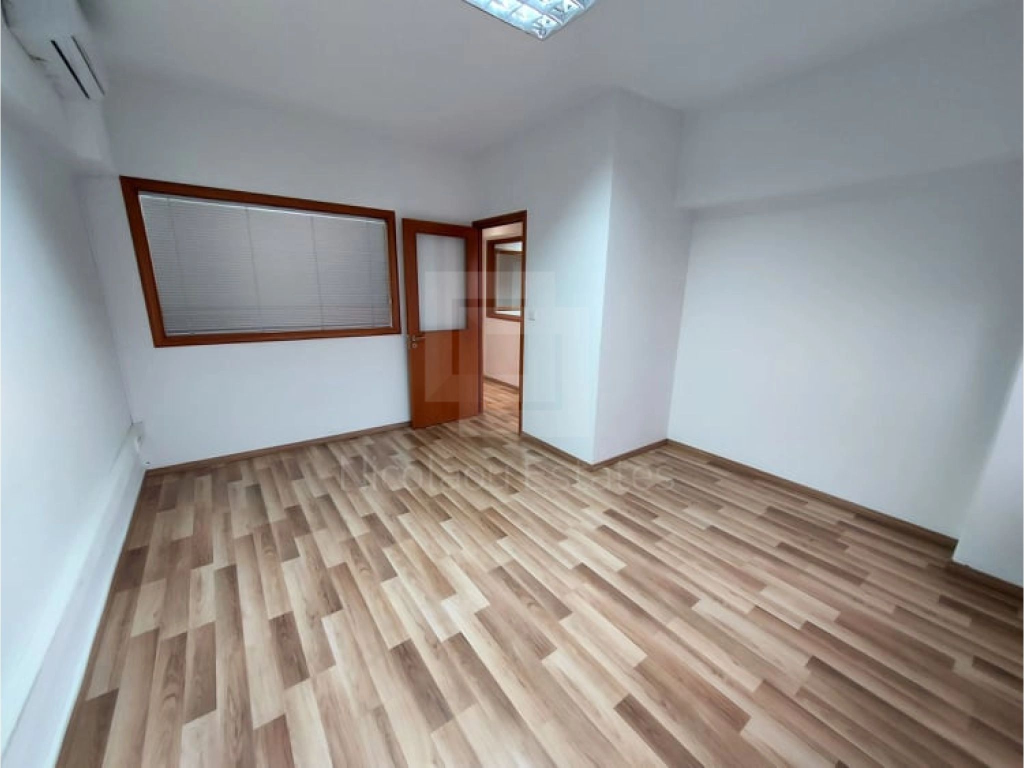 100m² Office for Rent in Limassol District