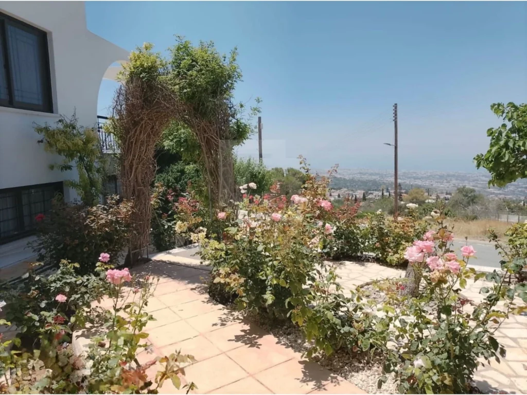 5 Bedroom House for Sale in Tala, Paphos District