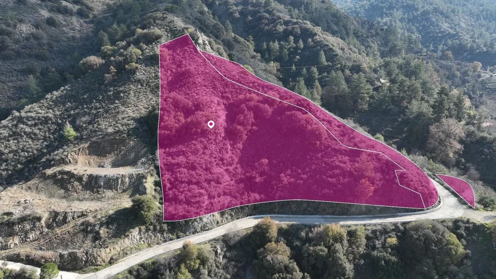 8,190m² Plot for Sale in Moutoullas, Paphos District