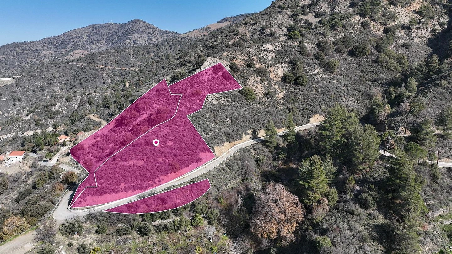 8,190m² Plot for Sale in Moutoullas, Paphos District