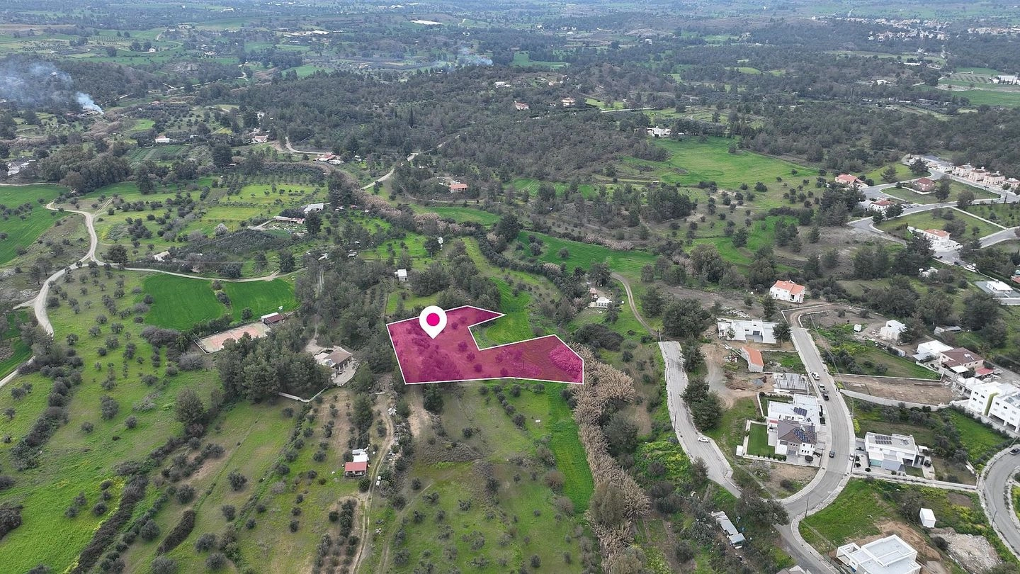 6,912m² Plot for Sale in Lythrodontas, Nicosia District