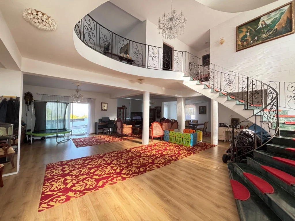 5 Bedroom House for Sale in Tsada, Paphos District