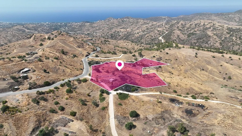 10,034m² Plot for Sale in Nicosia District