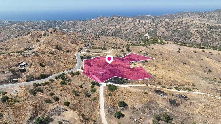 10,034m² Plot for Sale in Nicosia District