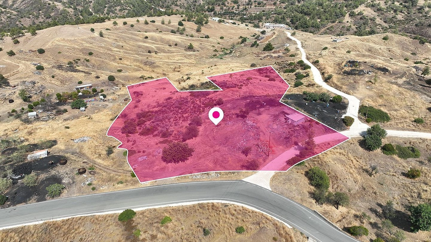 10,034m² Plot for Sale in Nicosia District