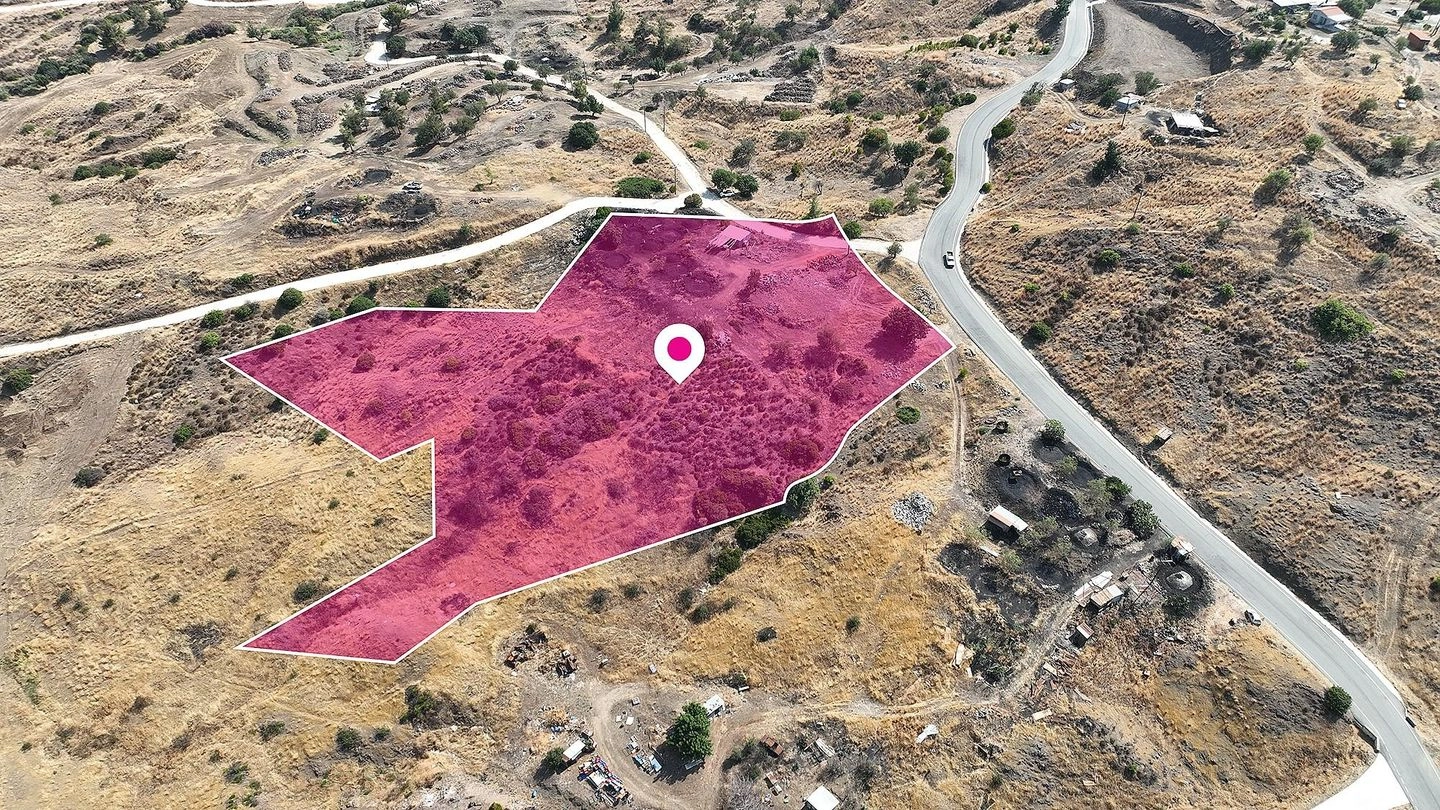10,034m² Plot for Sale in Nicosia District