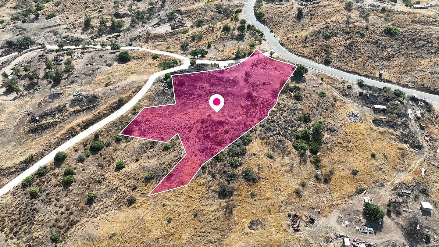 10,034m² Plot for Sale in Nicosia District