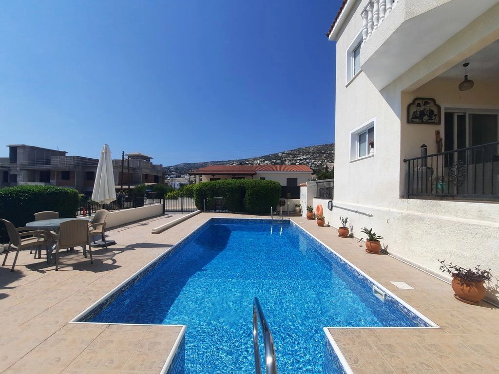 2 Bedroom House for Sale in Peyia, Paphos District