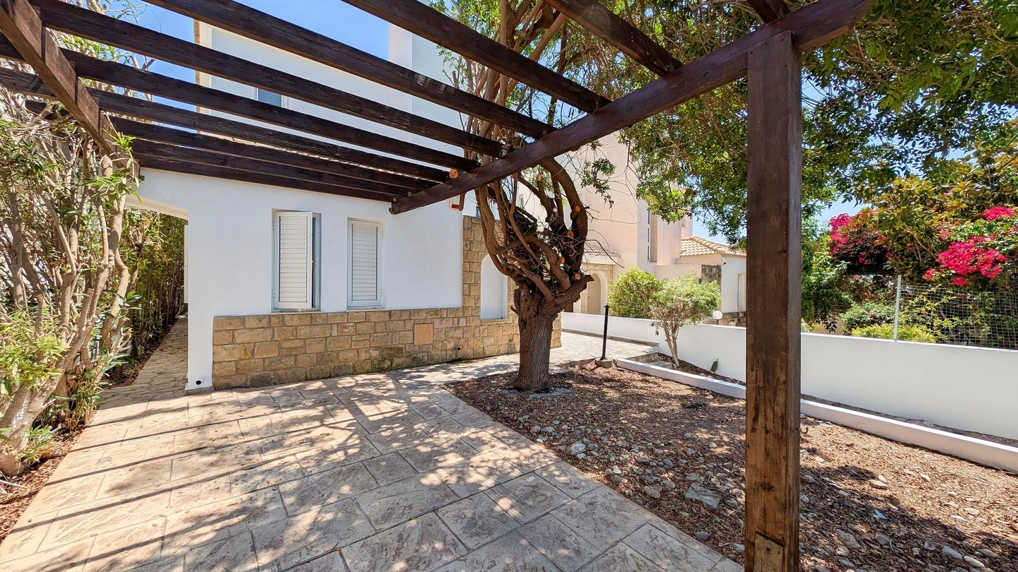 3 Bedroom House for Sale in Peyia, Paphos District