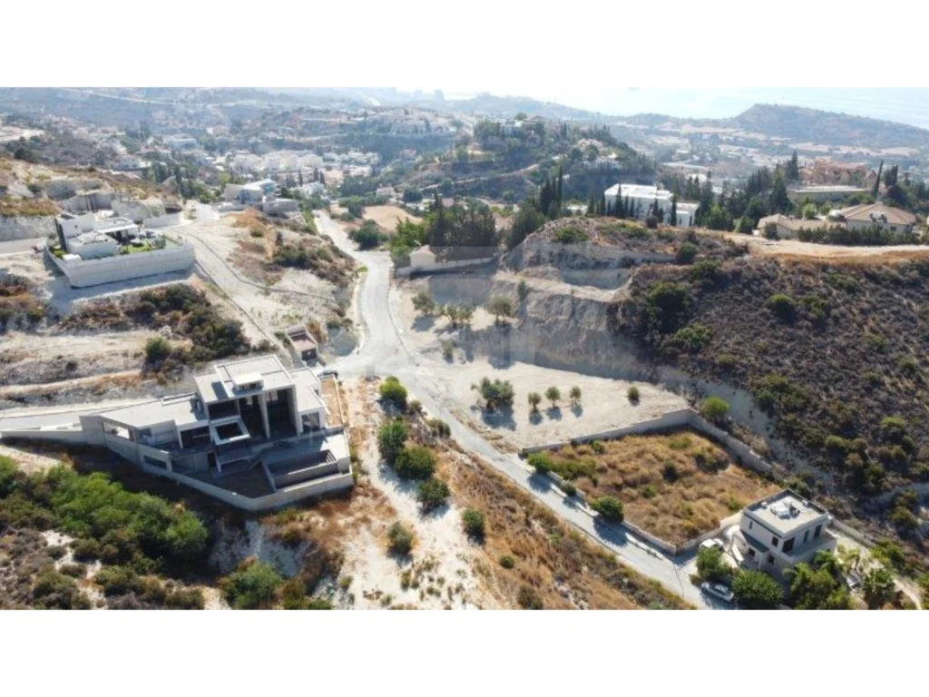 2,740m² Plot for Sale in Agios Tychonas, Limassol District