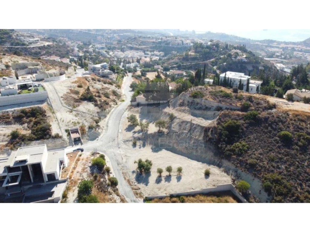 2,740m² Plot for Sale in Agios Tychonas, Limassol District