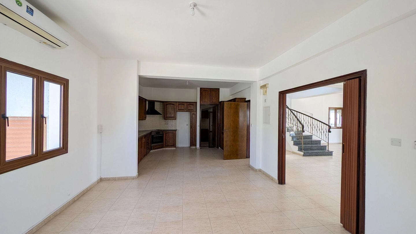 4 Bedroom House for Sale in Aradippou, Larnaca District