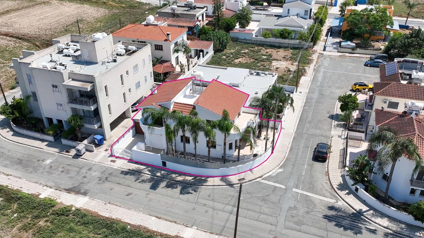 4 Bedroom House for Sale in Aradippou, Larnaca District