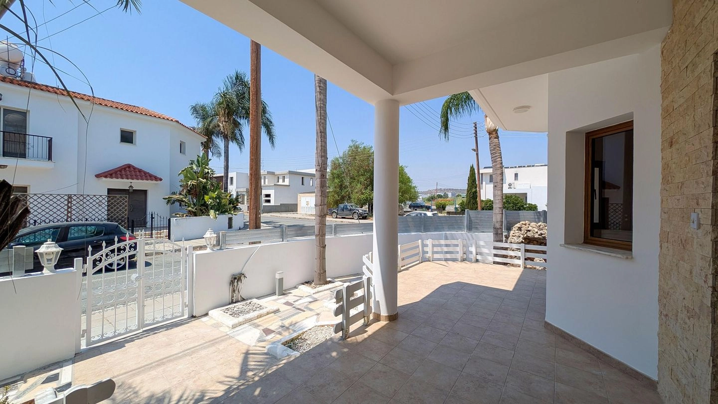 4 Bedroom House for Sale in Aradippou, Larnaca District