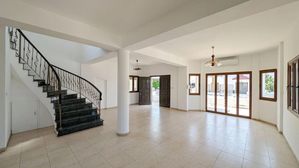 4 Bedroom House for Sale in Aradippou, Larnaca District